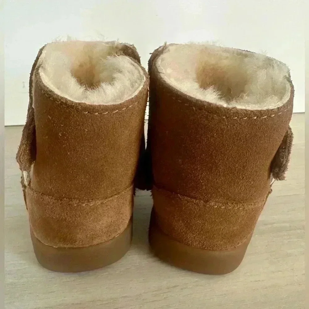 UGG Kids Booties Infant Baby Slip-On Chestnut Hook-and-Loop Cozy Warm sz 2 baby
